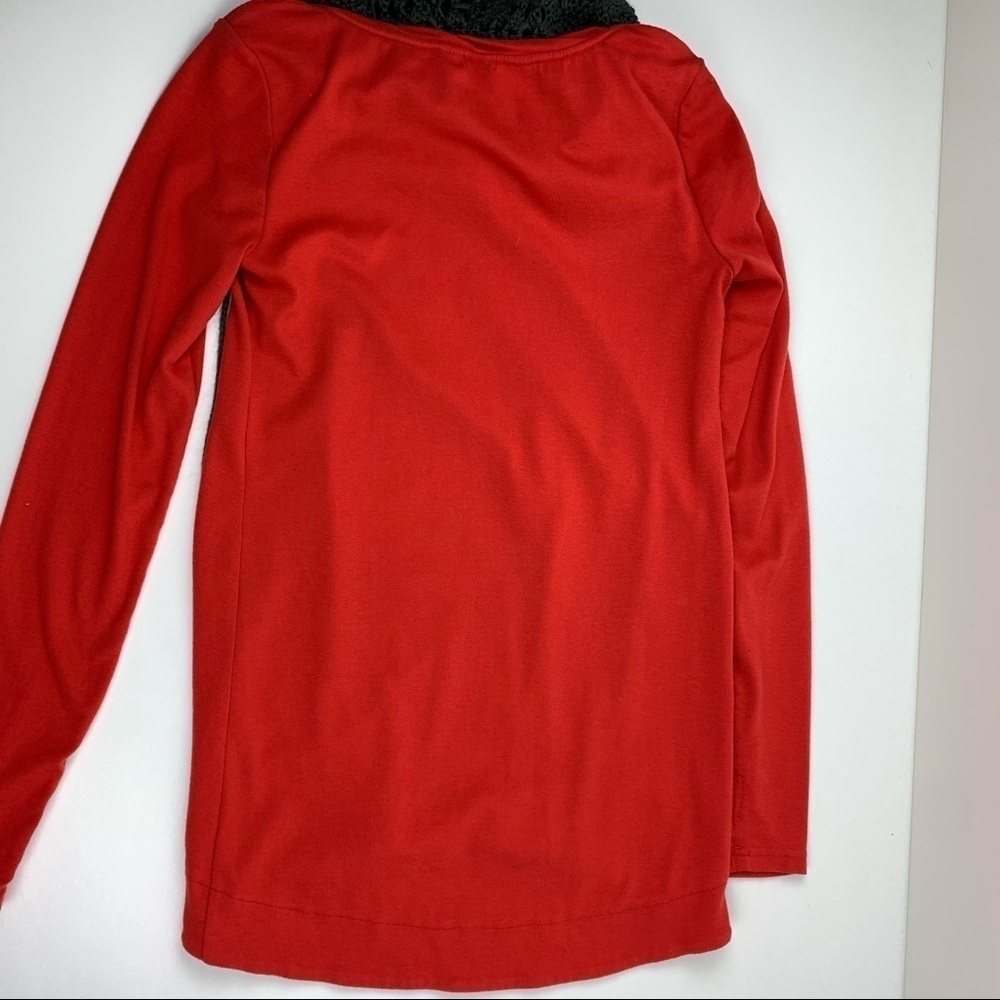 GOELIA Graphic Red Long Sleeved  Top with Crocheted Hood size small - Picture 6 of 11